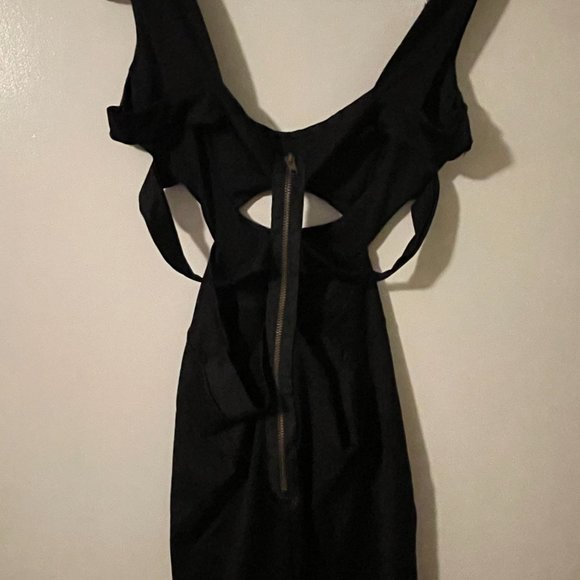 Little Black Dress Cut Out Back With Zip - Picture 2 of 12